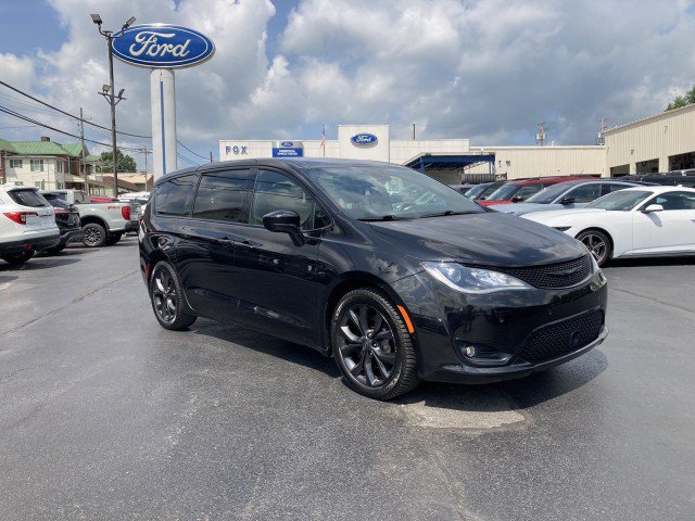 Used 2020 Chrysler Pacifica Touring w/ Advanced Safetytec Group FWD image 3