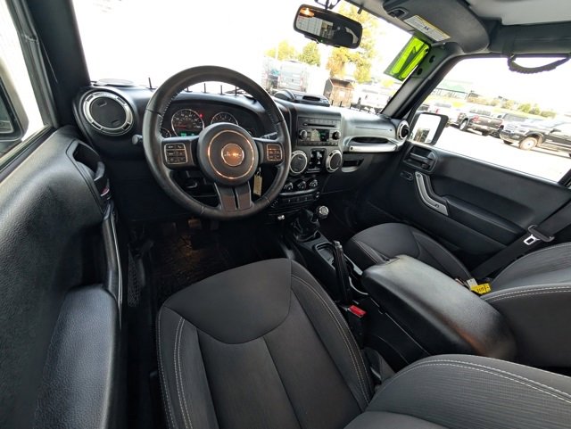 Used 2017 Jeep Wrangler Unlimited Sahara w/ Connectivity Group image 5