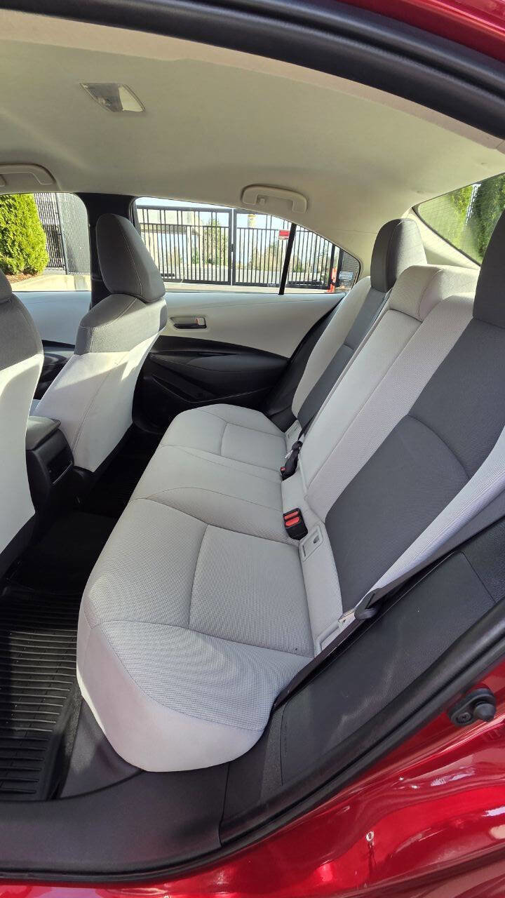 Used 2022 Toyota Corolla LE image 11