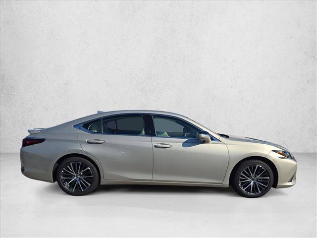 Used 2025 Lexus ES 300h w/ Premium Package FWD image 4