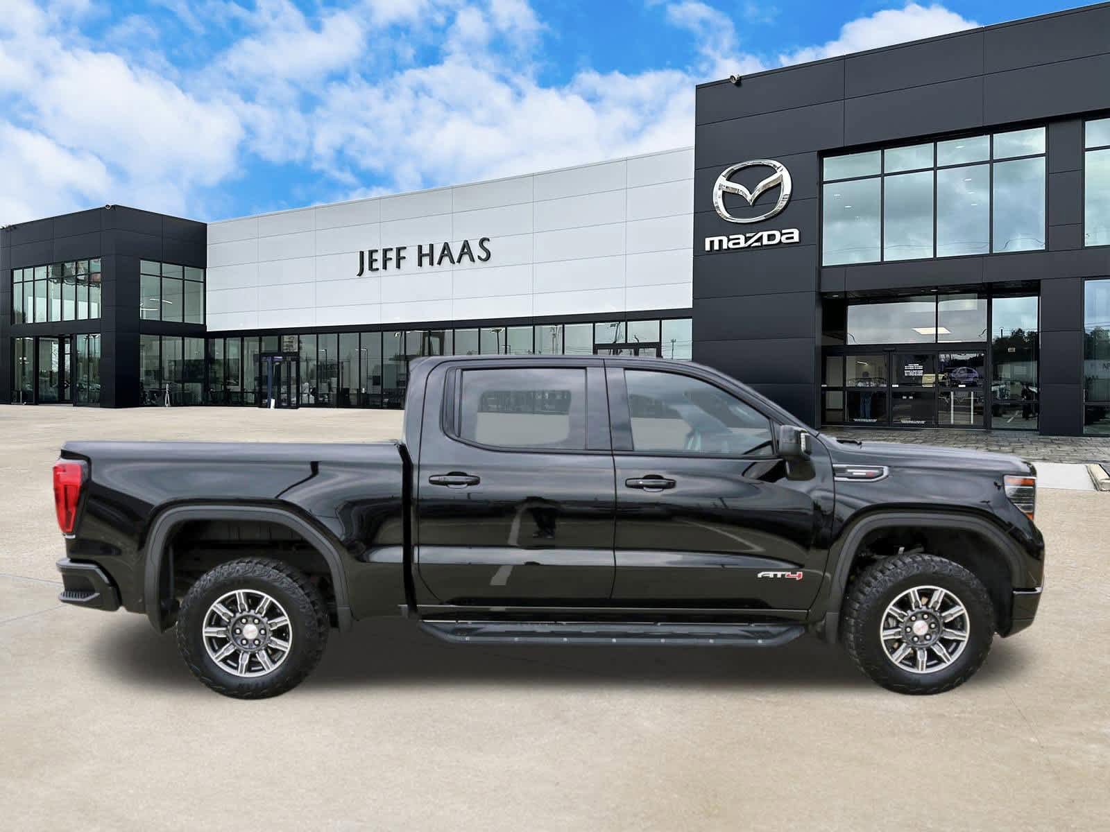 Used 2024 GMC Sierra 1500 AT4 w/ Technology Package image 5