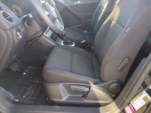 Used 2017 Volkswagen Tiguan Limited w/ Alloy Wheels Package image 15