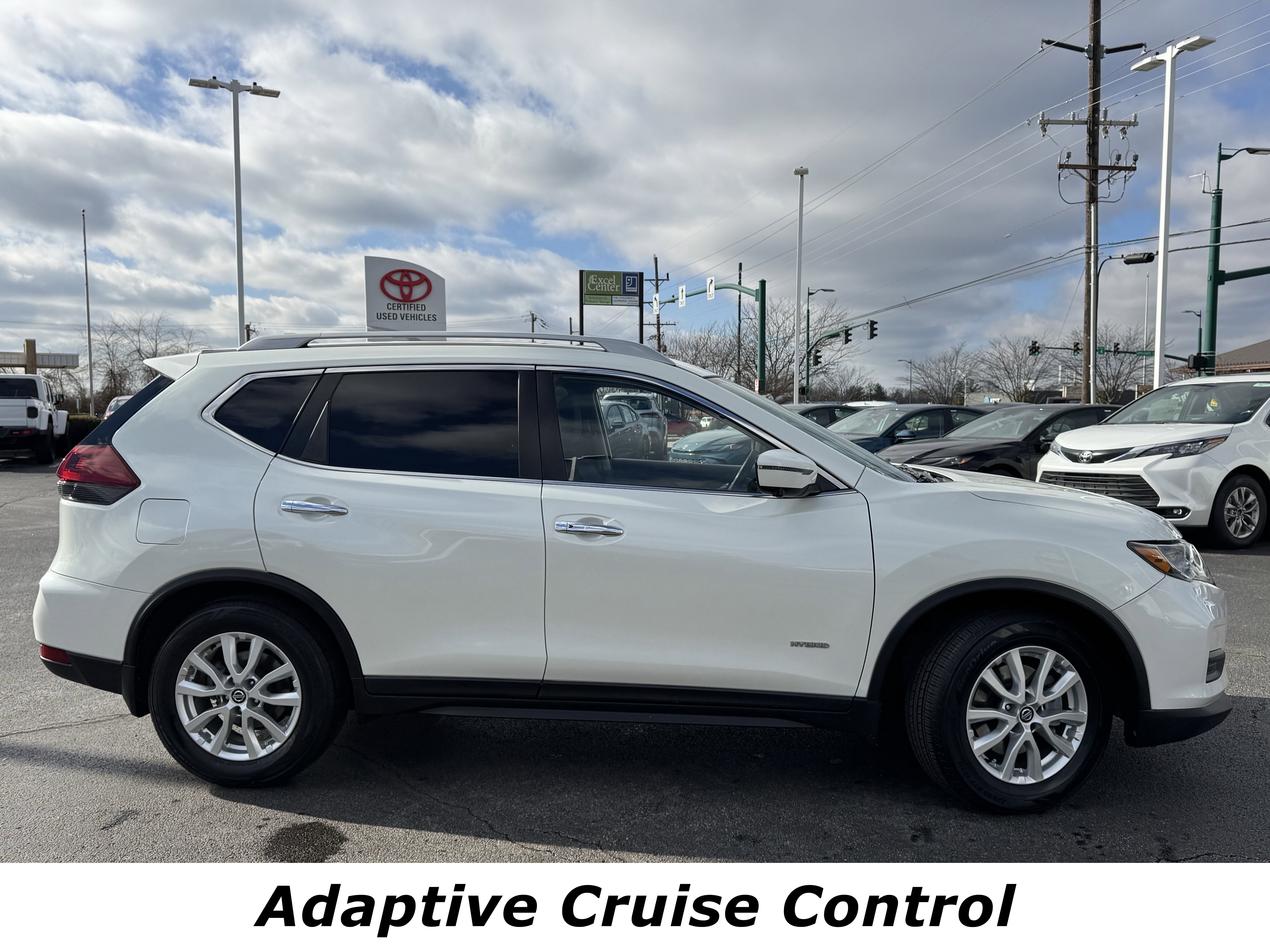 Used 2019 Nissan Rogue SV w/ Premium Package image 2