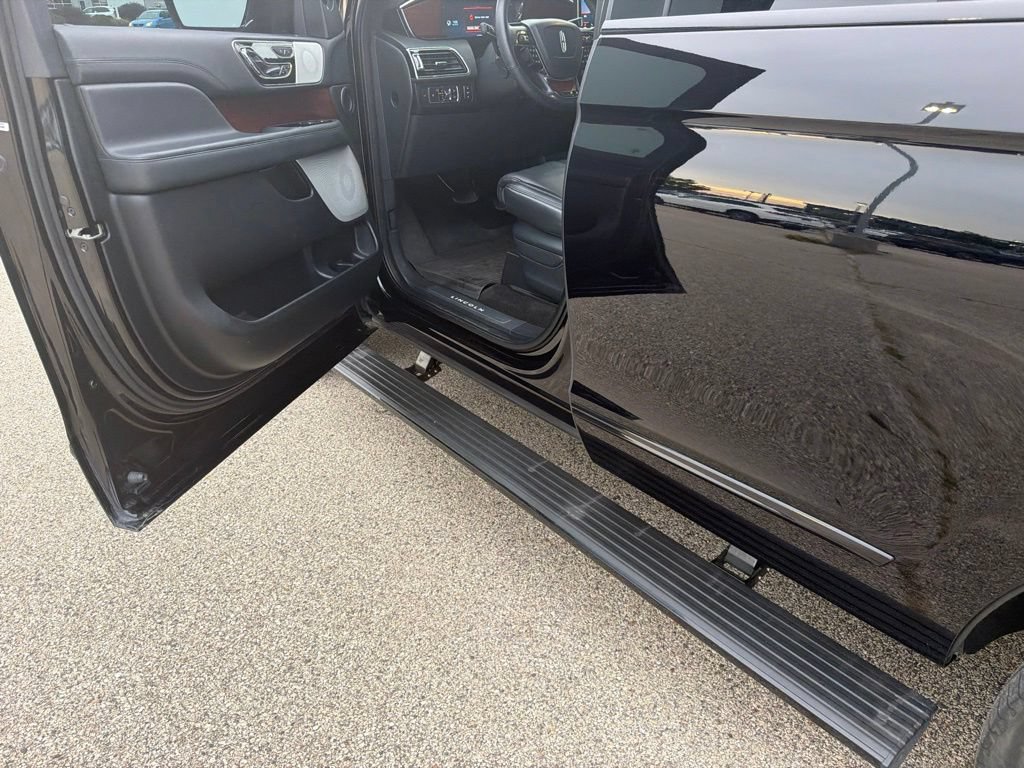 Used 2022 Lincoln Navigator Reserve w/ Equipment Group 201A AWD/4WD image 16