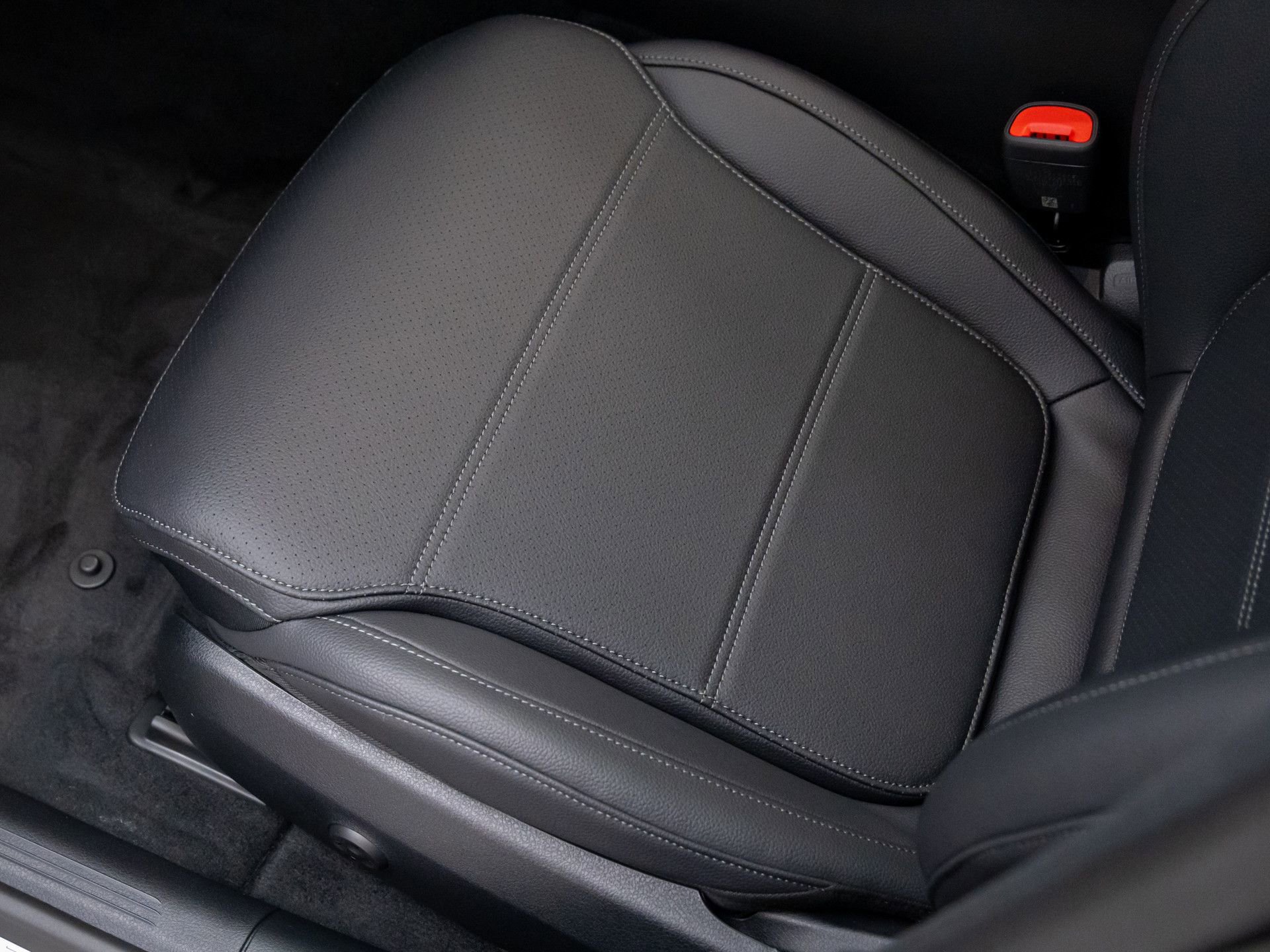 New 2026 Mercedes-Benz C 300 4MATIC Sedan image 17