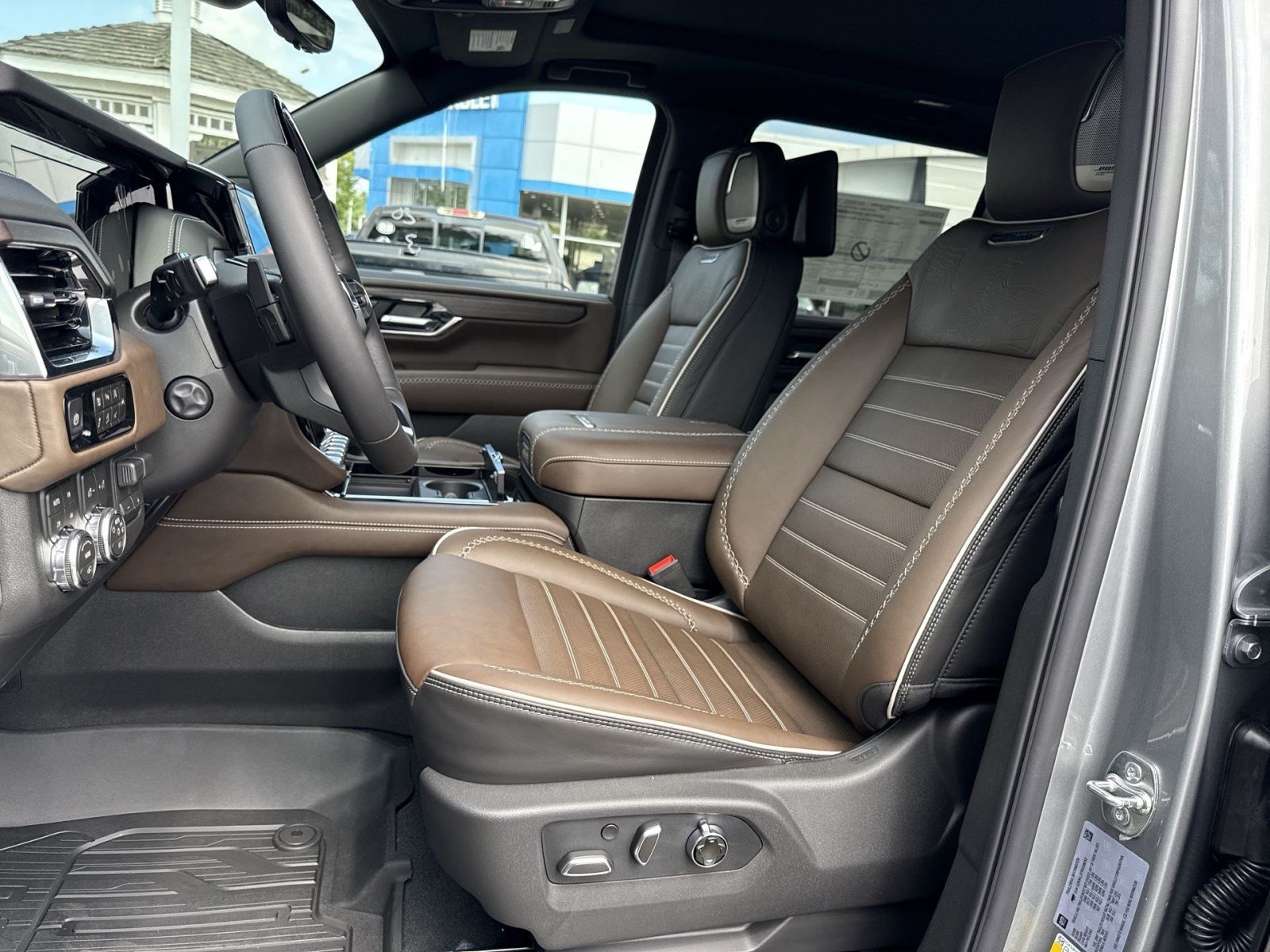 New 2026 GMC Yukon XL Denali Ultimate w/ LPO, Floor Liner Package AWD/4WD image 10