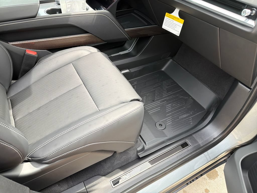 New 2027 Cadillac Vistiq Luxury w/ LPO, Floor Liner Package AWD/4WD image 41