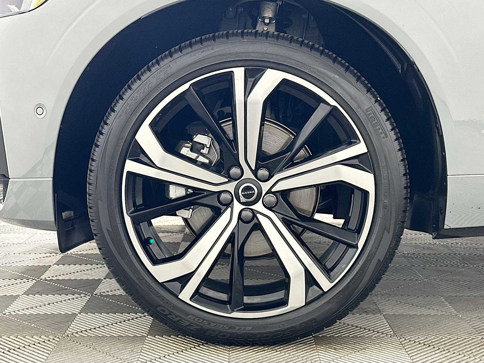 Used 2025 Volvo XC60 B5 Ultra w/ Protection Package Premier image 30