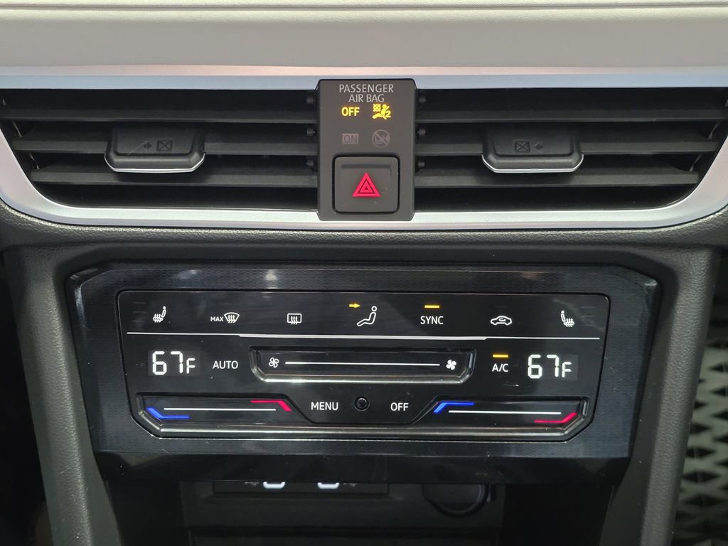 Used 2025 Volkswagen Taos SE FWD image 14
