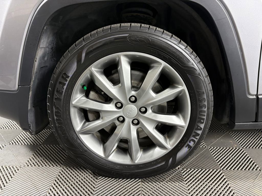 Used 2018 Jeep Cherokee Limited w/ Luxury Group image 11