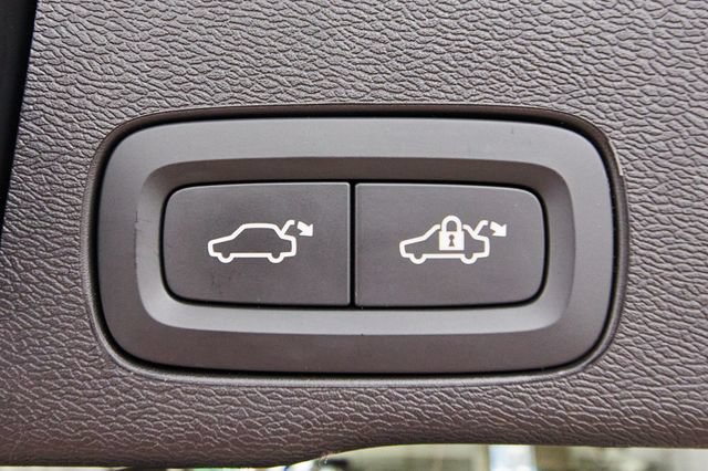 Certified 2026 Volvo XC60 B5 Plus AWD/4WD image 28