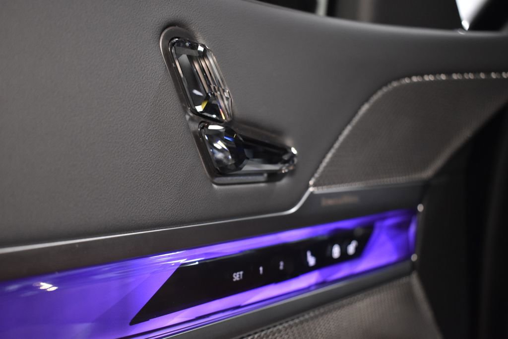 Used 2025 BMW i7 xDrive60 AWD/4WD image 22