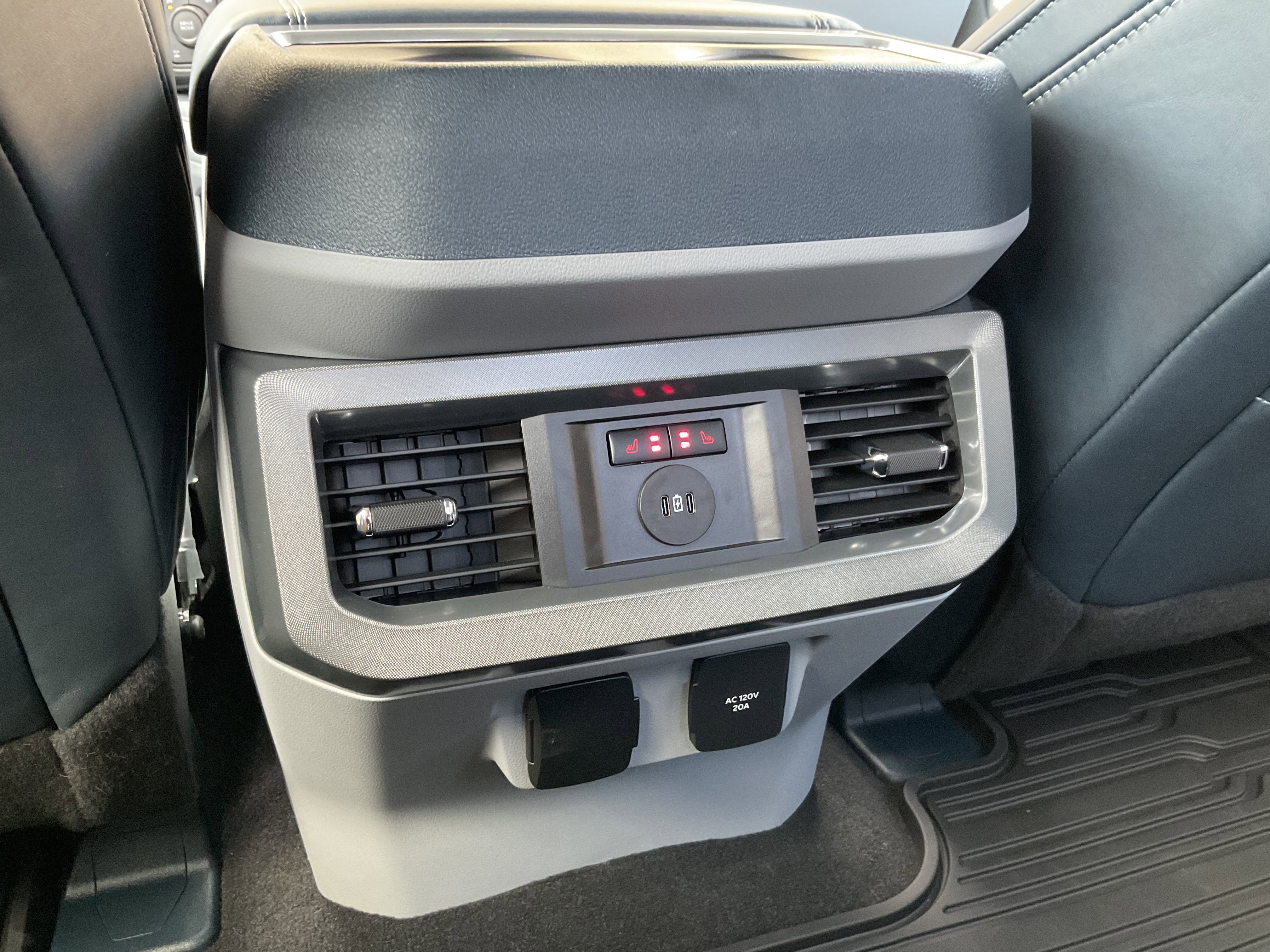 Used 2024 Ford F350 Limited image 38