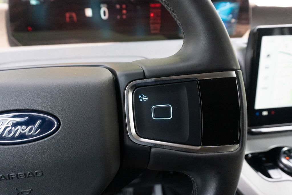 Used 2025 Ford Expedition Active RWD image 29