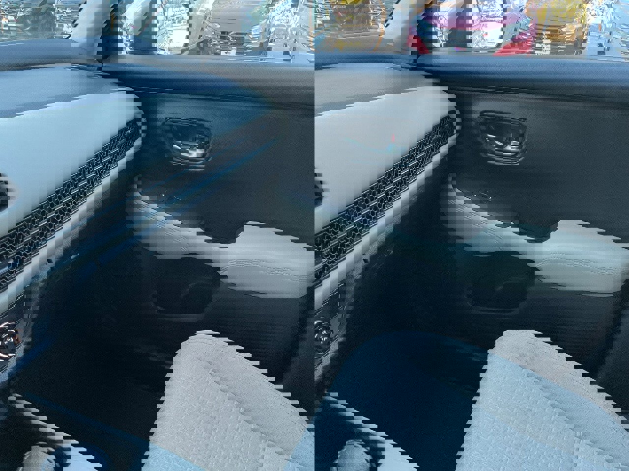 Used 2025 Honda HR-V LX image 36