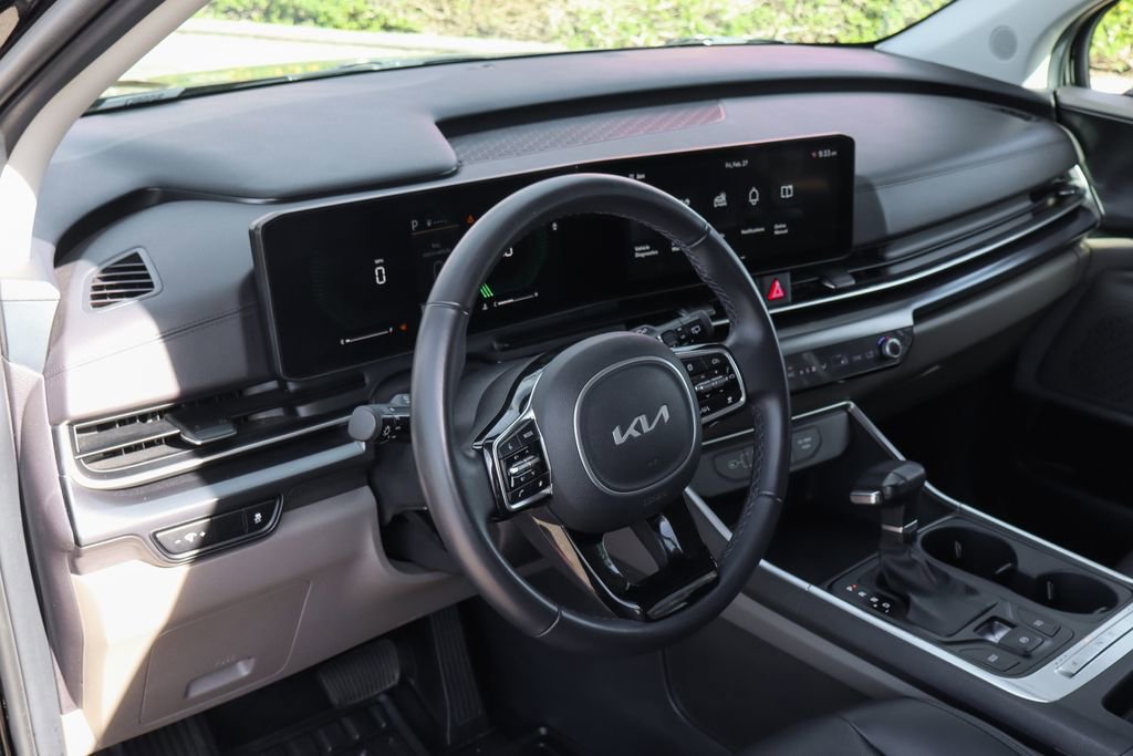 Used 2025 Kia Carnival image 20