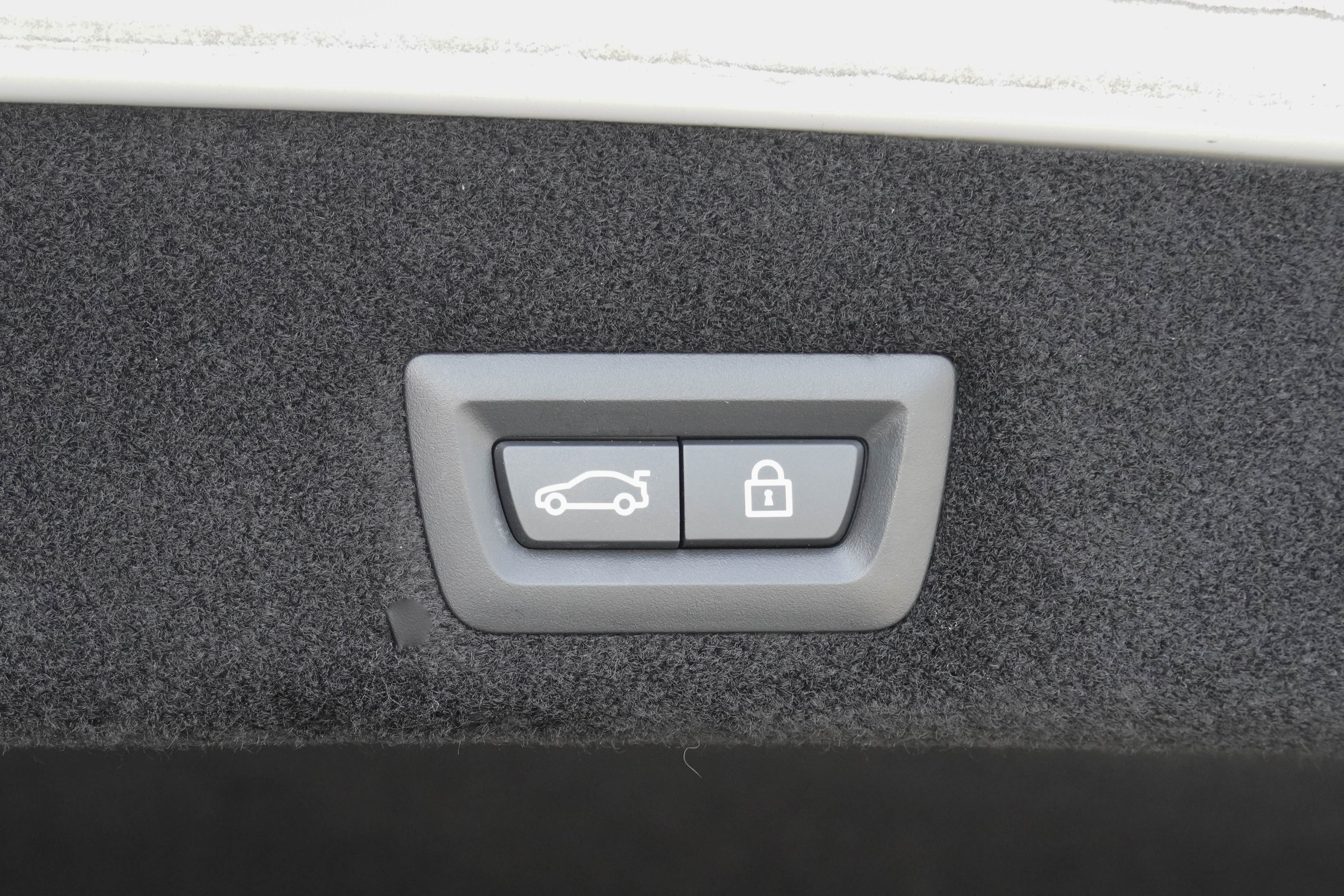 Used 2021 BMW 740i w/ Premium Package RWD image 36