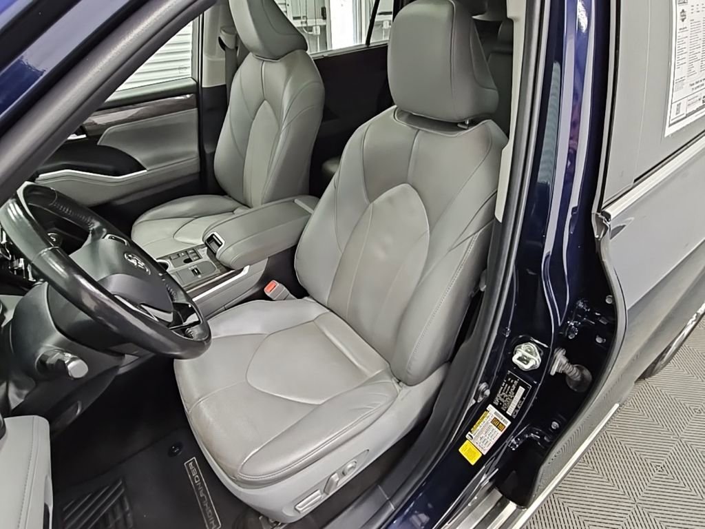 Used 2023 Toyota Highlander Limited image 31