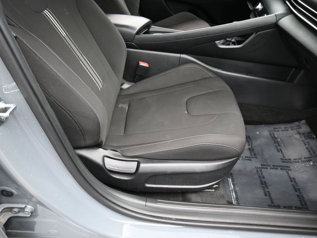 Used 2022 Hyundai Elantra SEL w/ Convenience + Premium Package FWD image 39