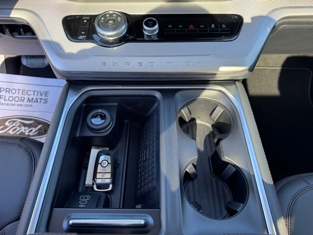 New 2025 Ford Expedition Active image 12