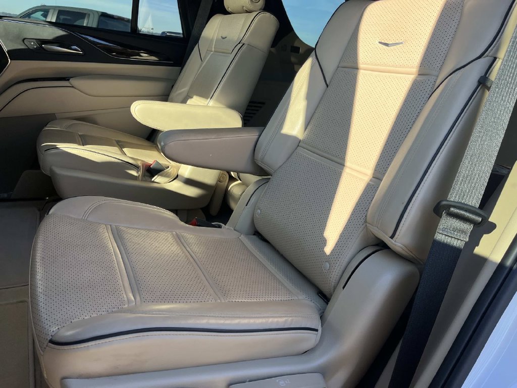 Used 2023 Cadillac Escalade Premium Luxury w/ Performance Package AWD/4WD image 22