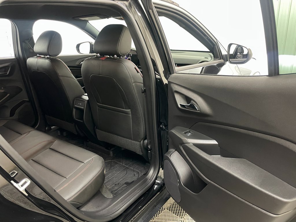 Certified 2025 Chevrolet Trax RS w/ Driver Confidence Package image 40