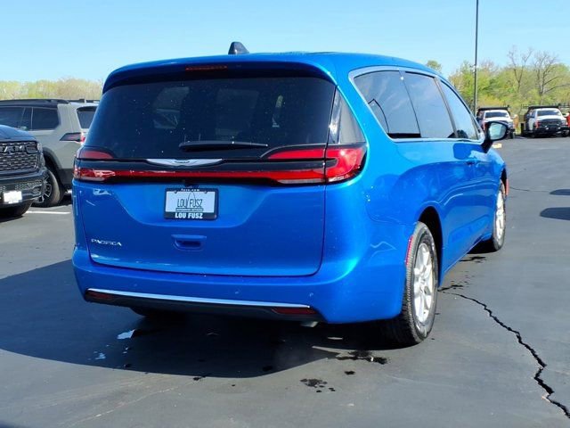 New 2026 Chrysler Pacifica Select FWD image 17