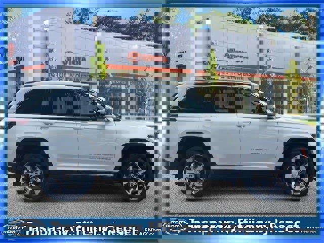Used 2023 Jeep Grand Cherokee 4WD 4xe w/ MOPAR Finishing Package image 5