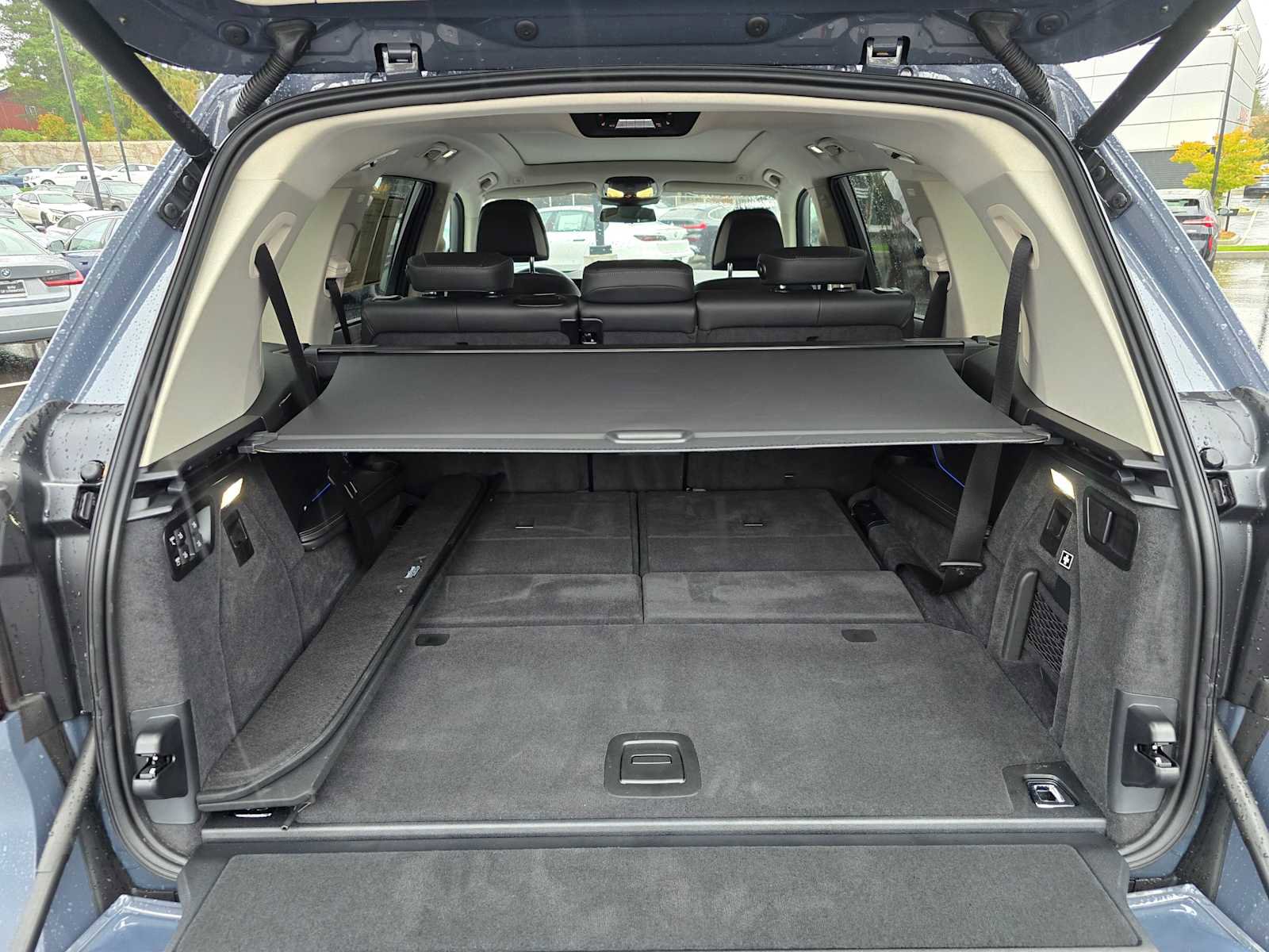 Used 2025 BMW X7 xDrive40i w/ Premium Package image 16