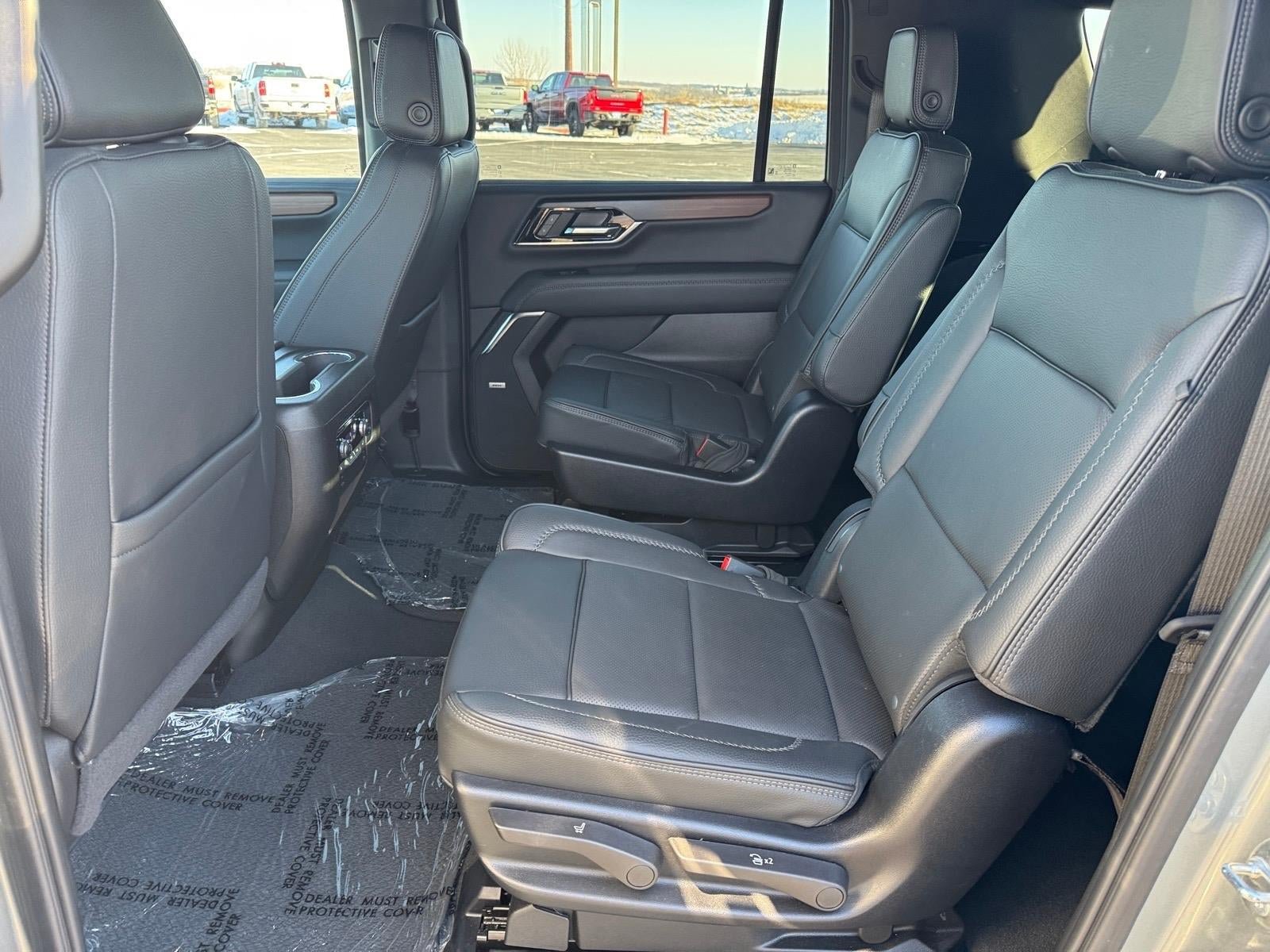 Used 2025 GMC Yukon XL Denali AWD/4WD image 6