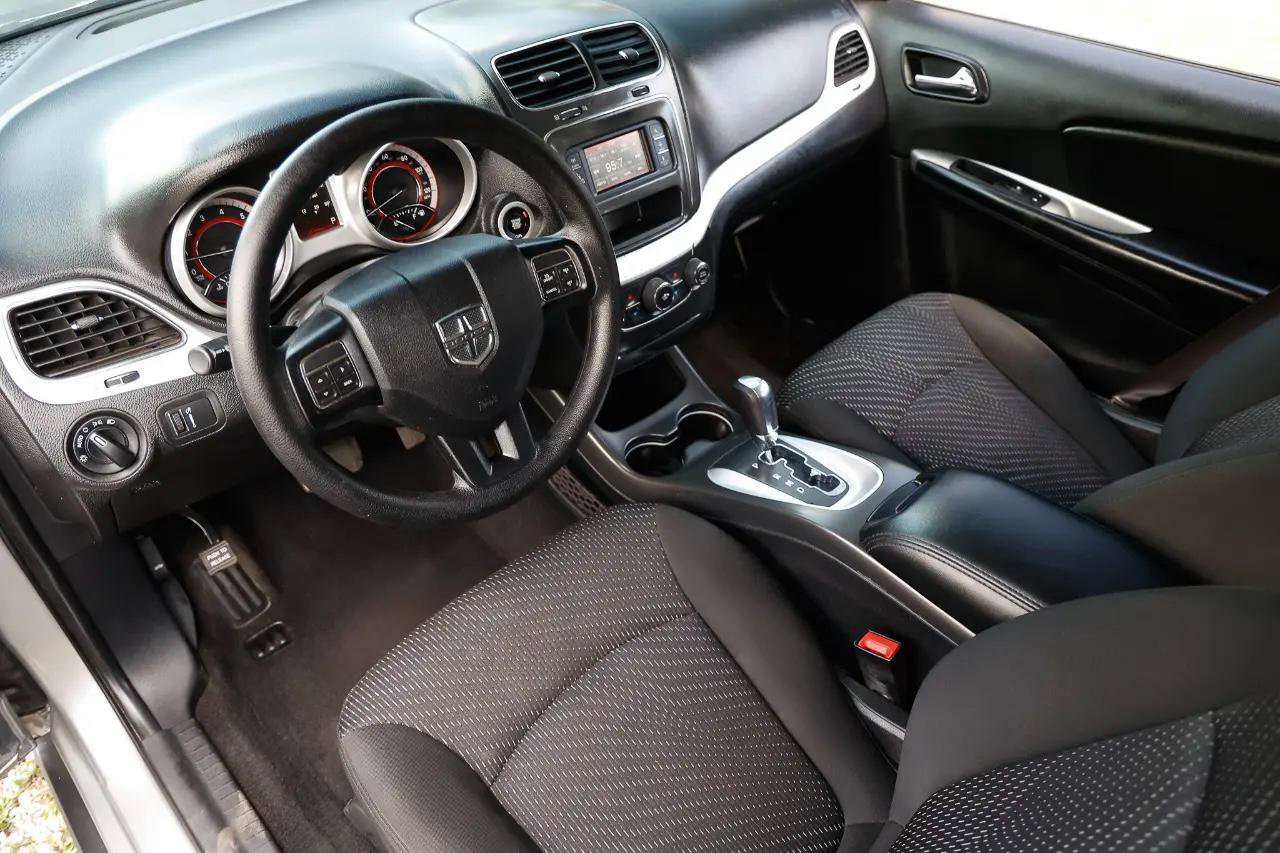 Used 2020 Dodge Journey SE FWD image 4