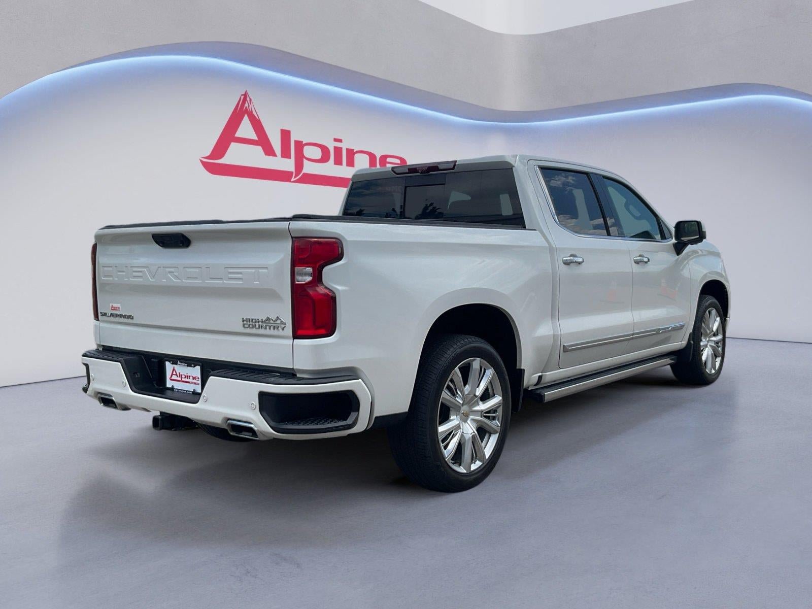 Certified 2024 Chevrolet Silverado 1500 High Country w/ High Country Premium Package AWD/4WD image 5