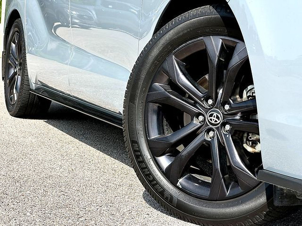Certified 2023 Toyota Sienna XSE w/ XSE Plus Package FWD video 2