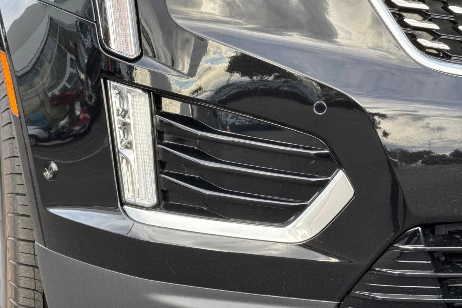 Used 2025 Cadillac XT5 Premium Luxury w/ LPO, Red Accent Package FWD image 42