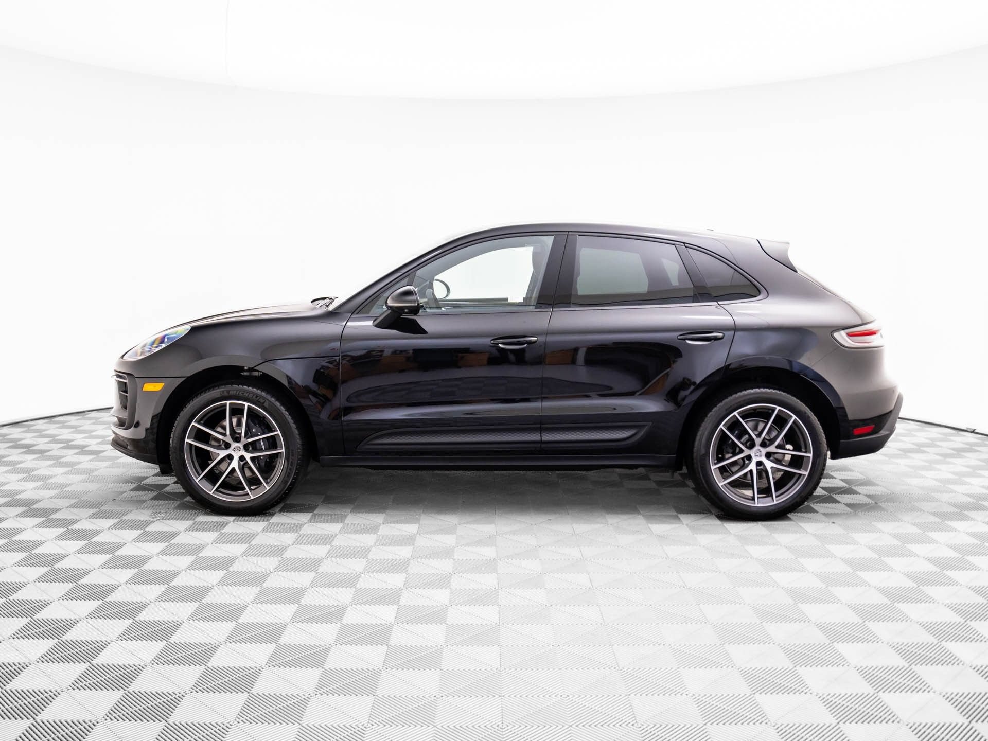 Certified 2026 Porsche Macan AWD/4WD image 2