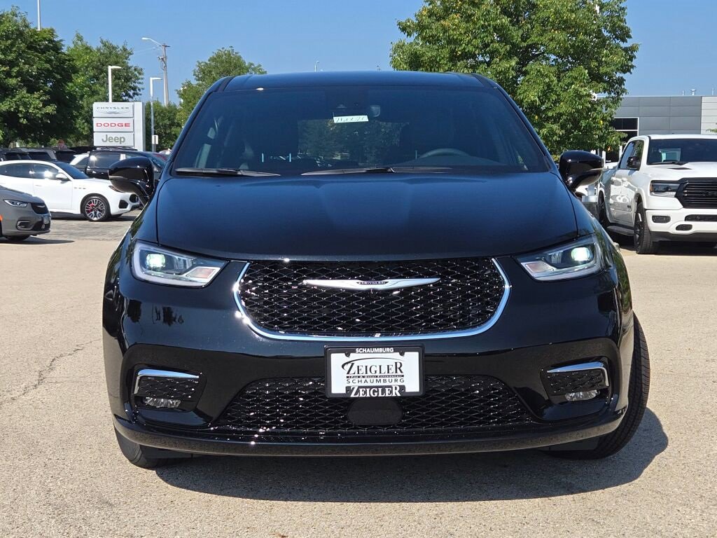 New 2026 Chrysler Pacifica Select image 5