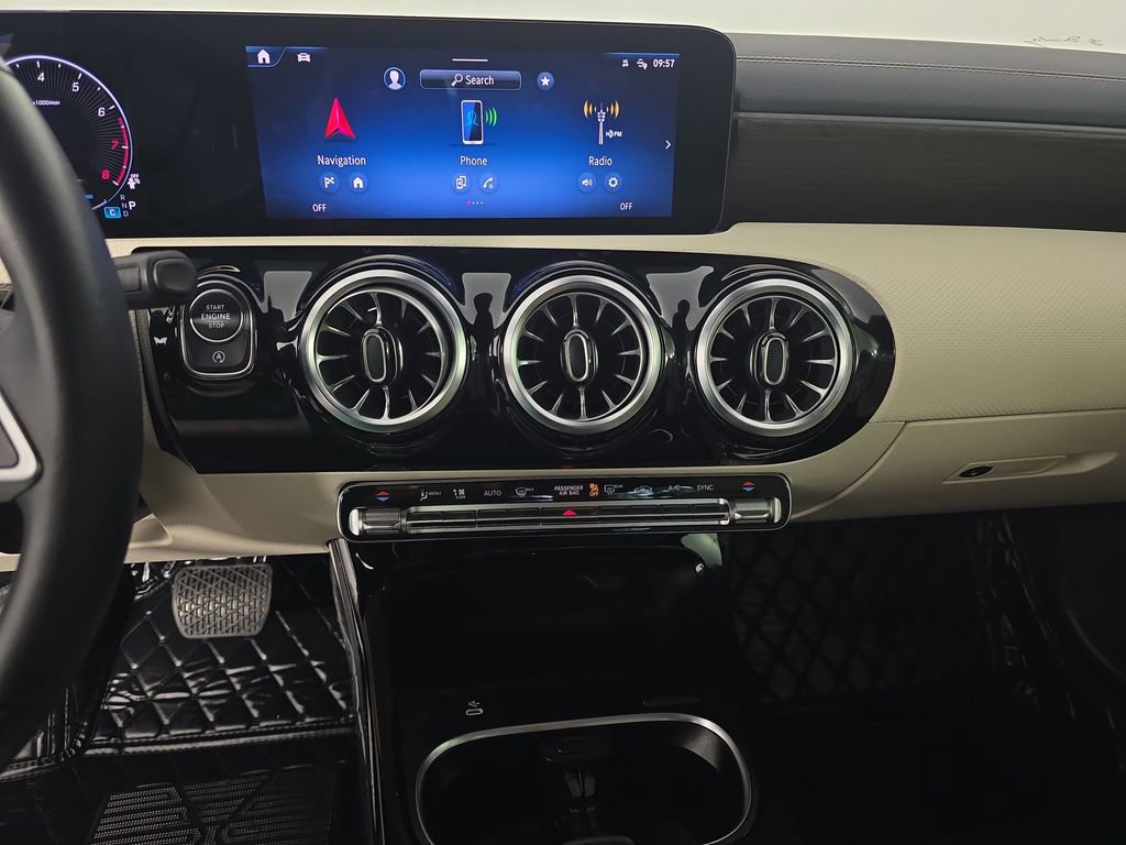 Used 2025 Mercedes-Benz CLA 250 image 24