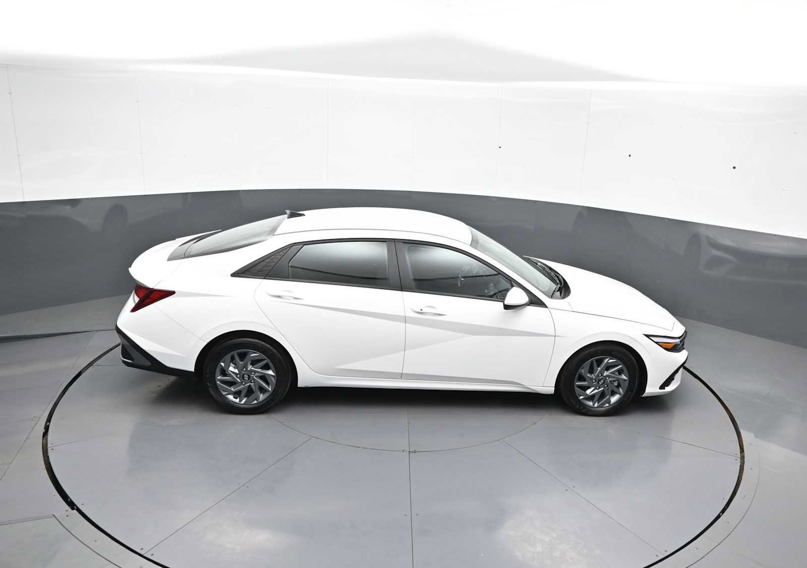 Certified 2024 Hyundai Elantra SEL FWD image 35
