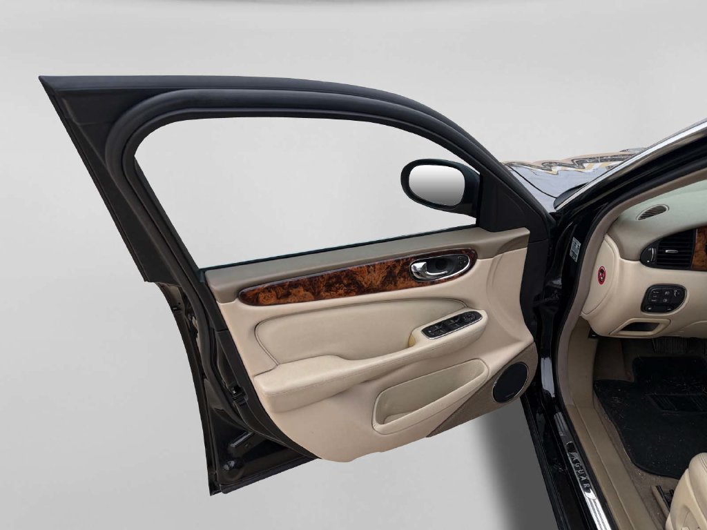 Used 2004 Jaguar XJ8 RWD image 16