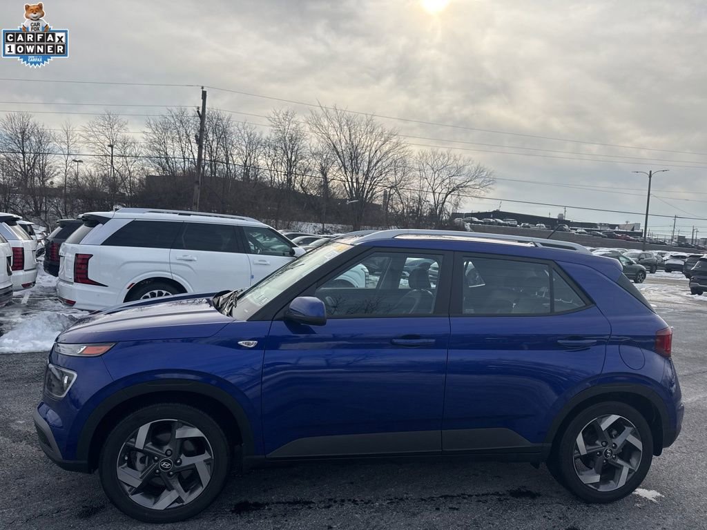 Used 2023 Hyundai Venue Limited image 4