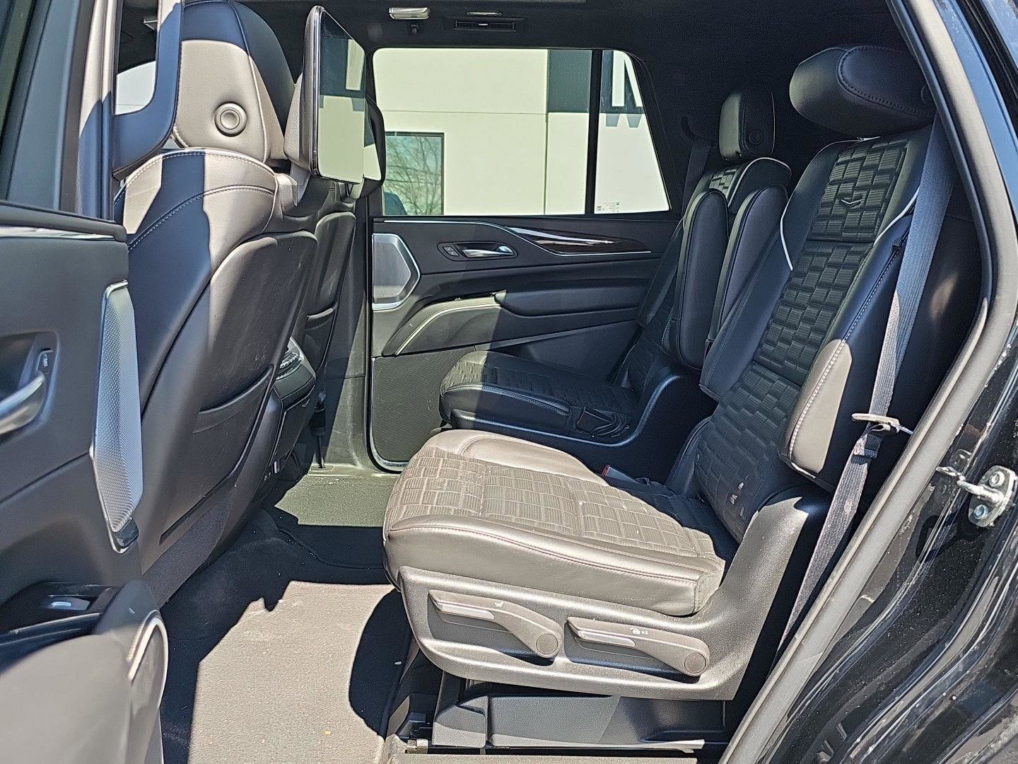 Used 2023 Cadillac Escalade Sport Platinum AWD/4WD image 16