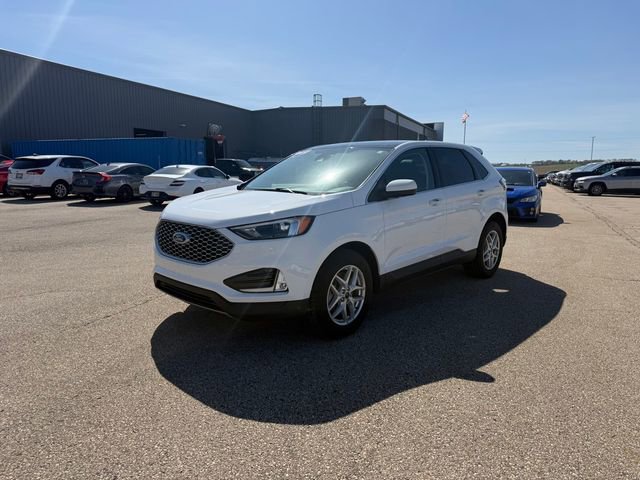 Used 2024 Ford Edge SEL w/ Convenience Package AWD/4WD image 3