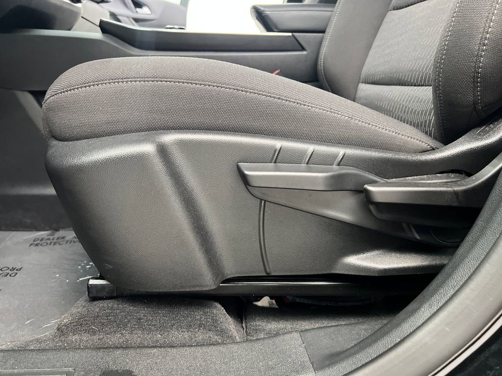 Used 2026 Chevrolet Equinox LT FWD image 10