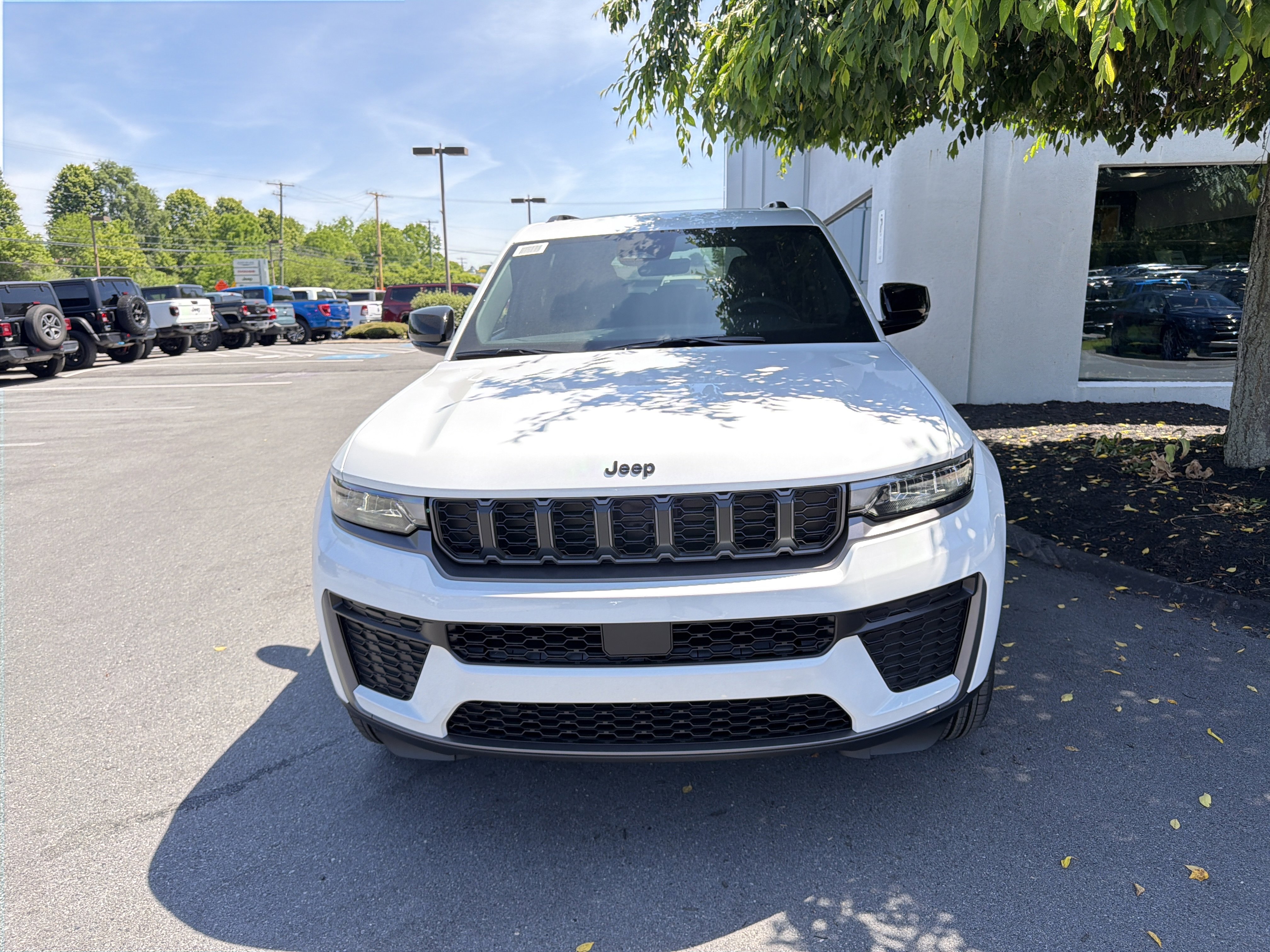 New 2026 Jeep Grand Cherokee Altitude AWD/4WD image 10