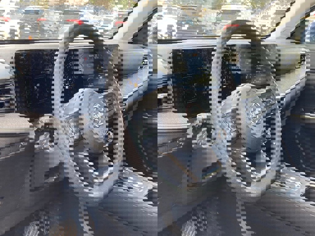 Used 2025 Nissan Kicks SV image 8