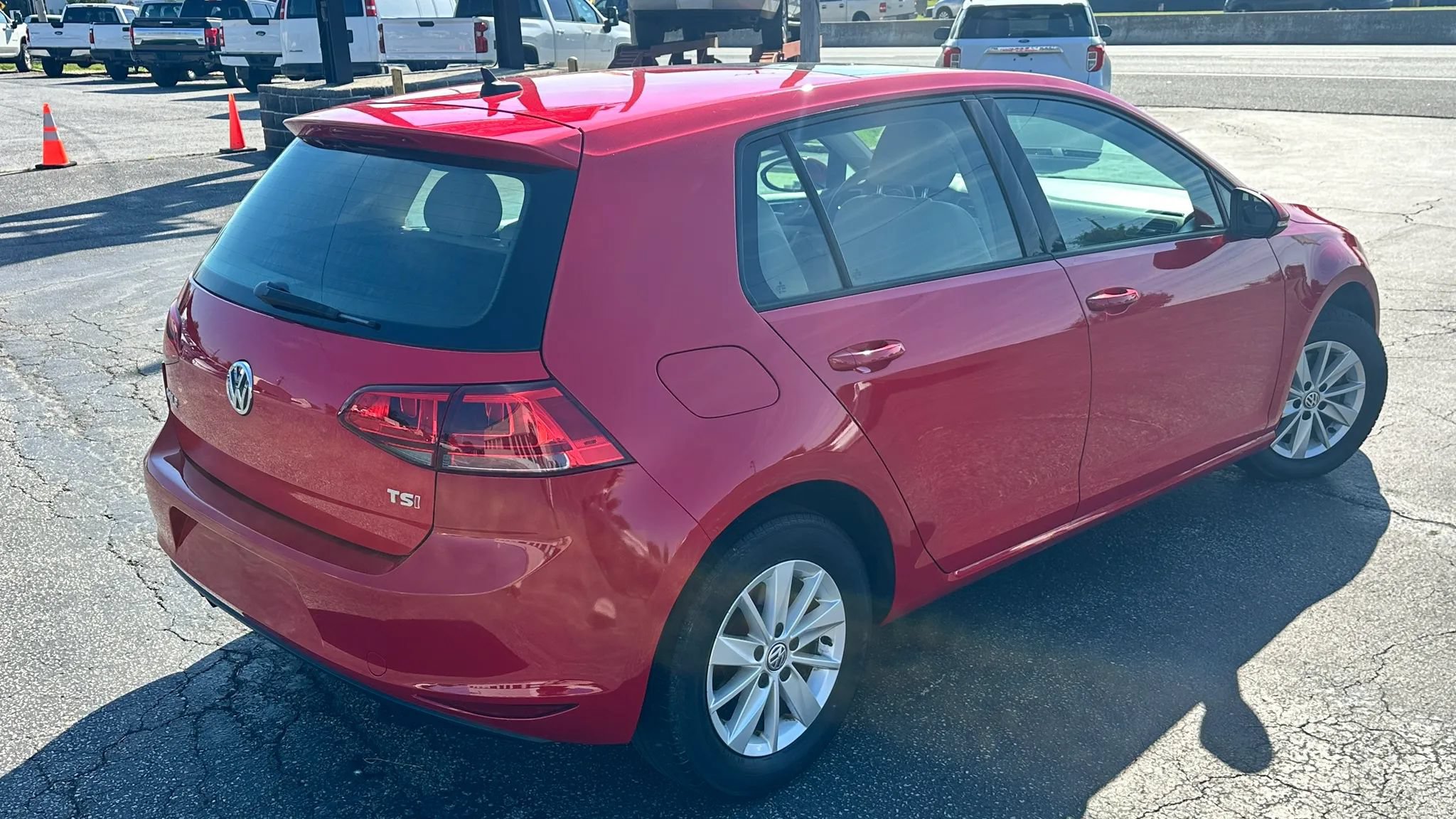 Used 2015 Volkswagen Golf S FWD image 5