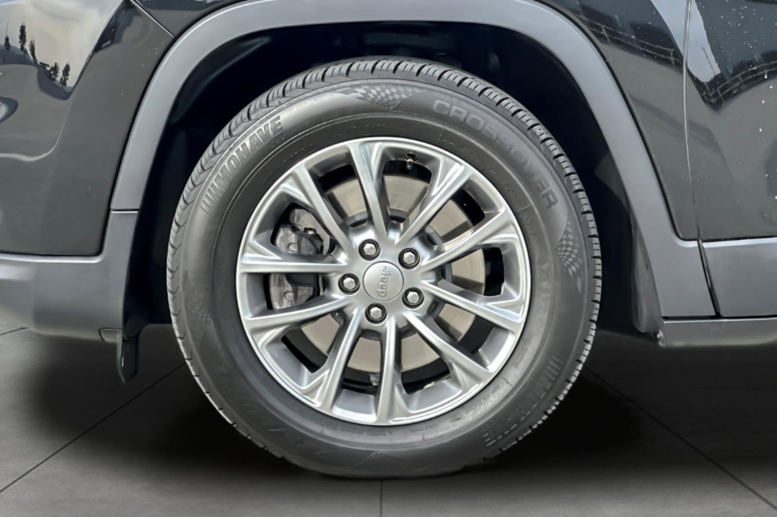 Used 2020 Jeep Cherokee Latitude Plus image 25