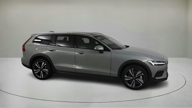 Certified 2026 Volvo V60 B5 Cross Country Plus w/ Climate Package AWD/4WD image 2