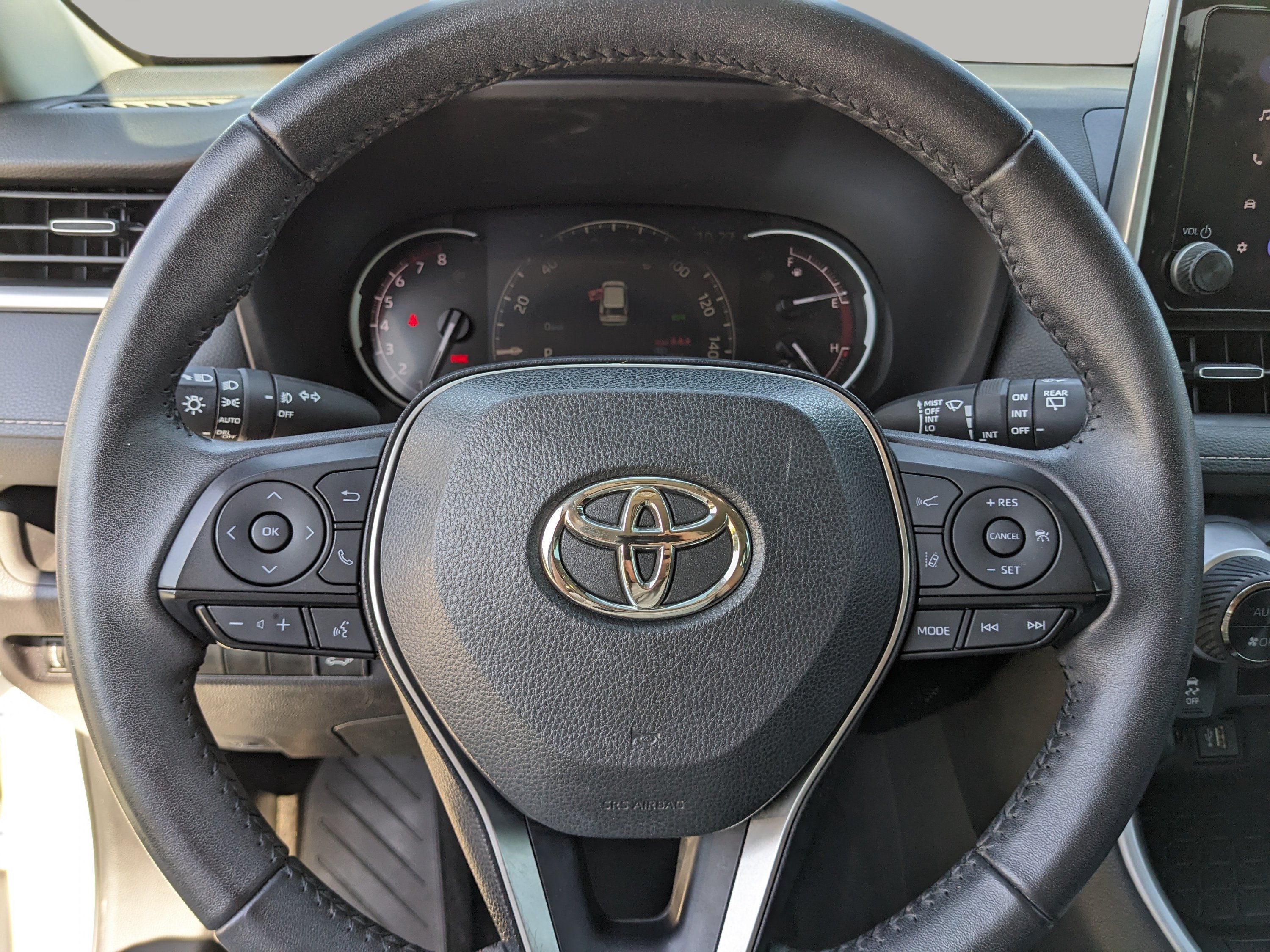Used 2024 Toyota RAV4 XLE Premium FWD image 39