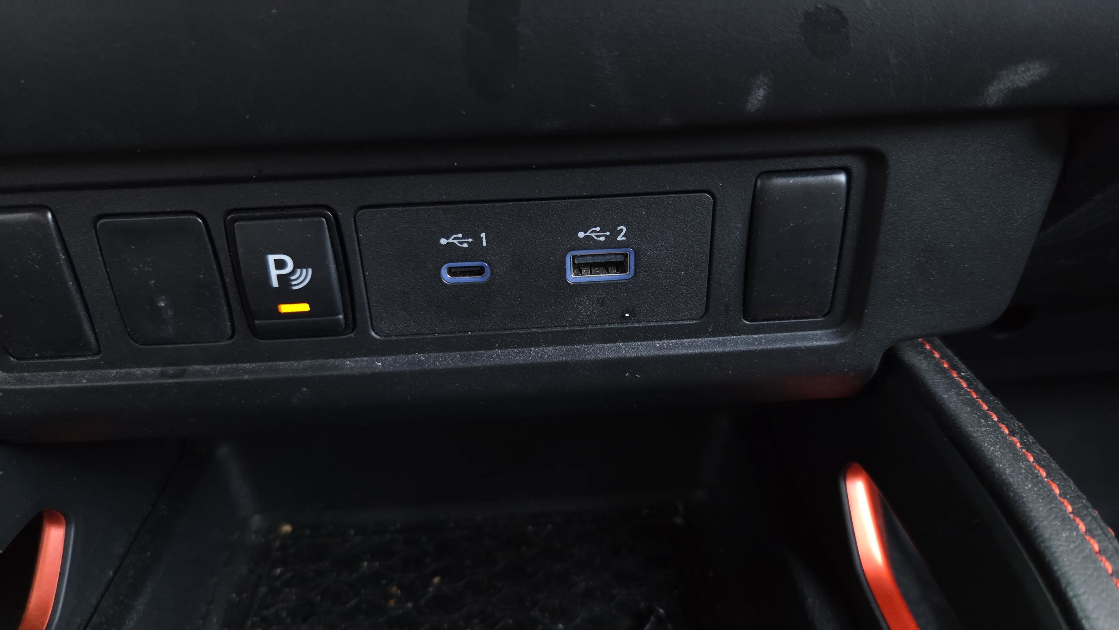 Used 2025 Nissan Frontier PRO-4X image 9